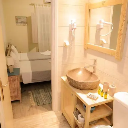 Akrotiri Guest house