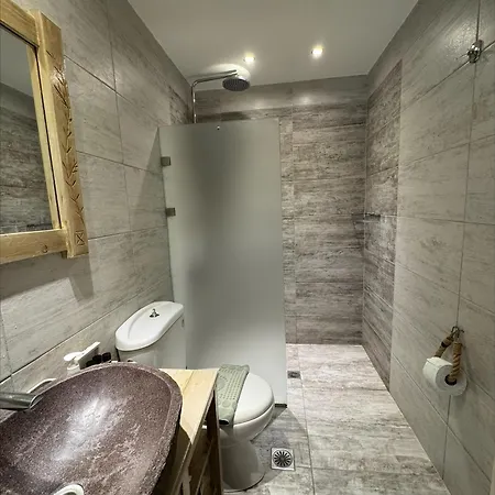 Akrotiri Konukevi 4*