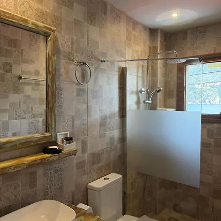 Akrotiri Konukevi 4*