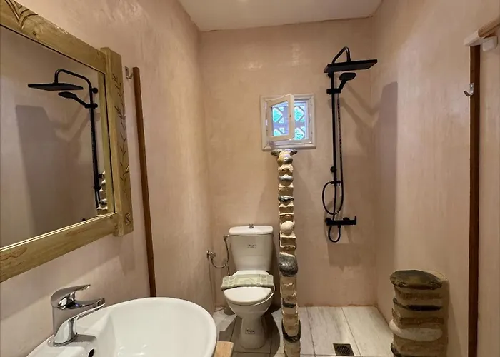 Akrotiri Konukevi 4*